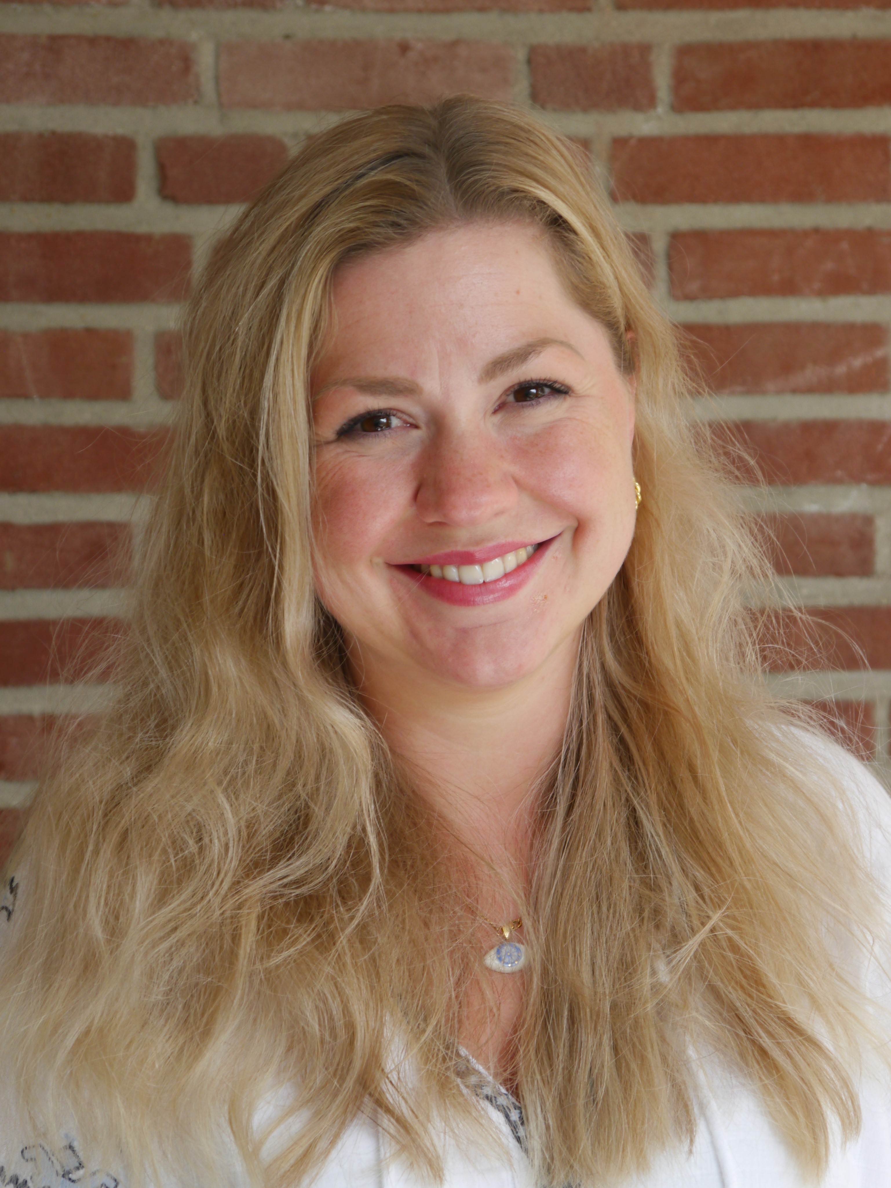 Ellen Meuthrath-Wiezorek Ellen Meuthrath-Wiezorek